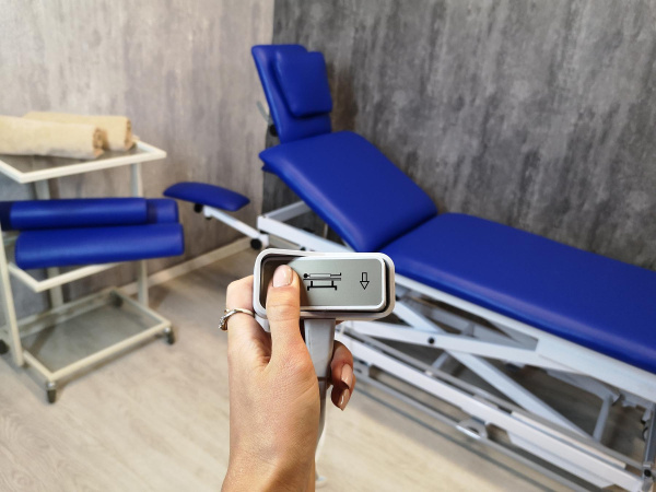 Массажный стол с двумя электроприводами Heliox Х223 (ширина ложа 750 мм)